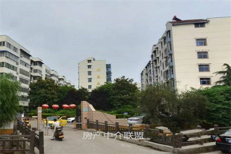 名仕佳苑3室2厅1卫精装送家电南北通透低费用